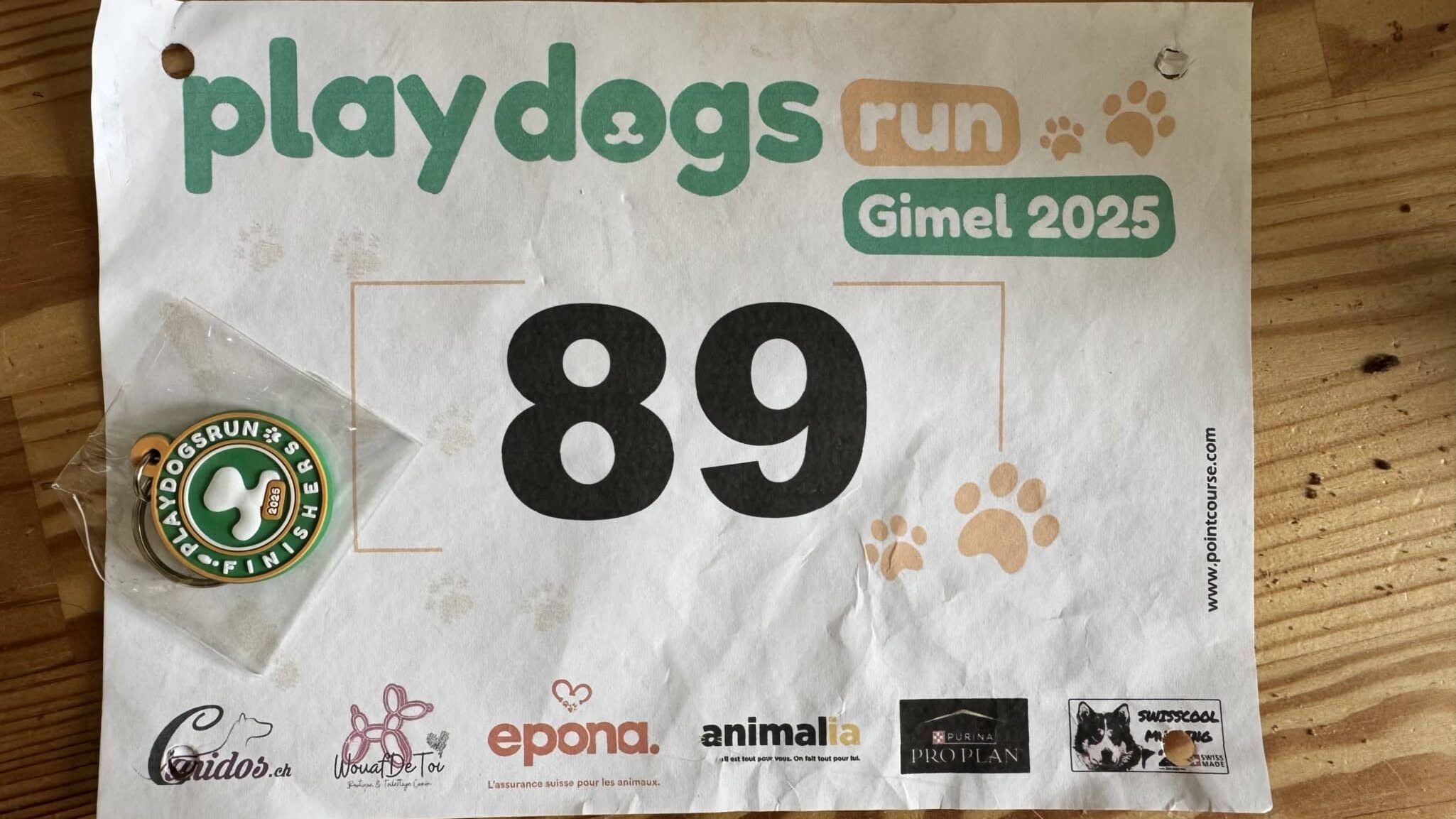 Dossard 89 et médaille Playdogsrun 2025